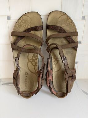 Merrell Brown and Rust Strappy Comfort Sandals